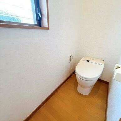 2階トイレ。12帖の洋室から直接入れます
