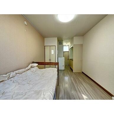 窓側から見たお部屋です