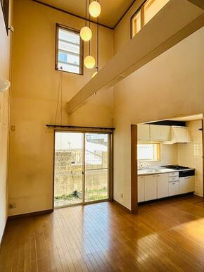 「LDK」吹き抜けで開放的な空間です。