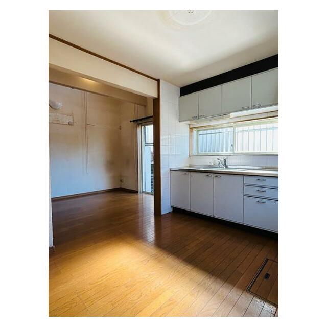 「キッチン」キッチンからリビングの様子がよく見えます。