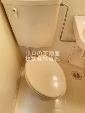 白基調で清潔感のあるトイレです♪