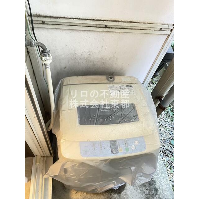 洗濯機置場が室外にあるのでお部屋を広々お使いいただけます。