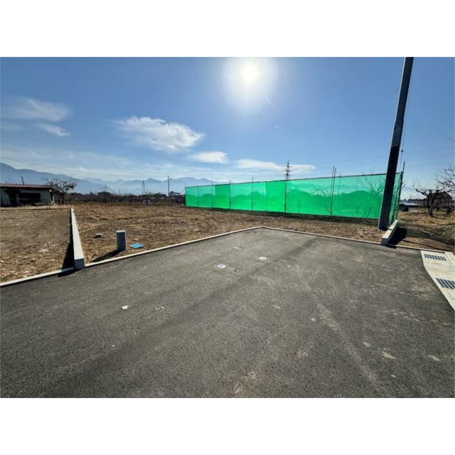 ヤマダホームズの分譲住宅が建築予定！駐車スペースは並列２台分確保！（２０２５年１２月撮影）