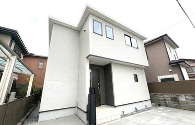 【外観1】未来を鮮やかに彩る住まい