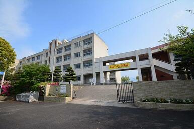苅田町立　新津中学校