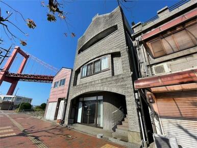 閑静な住宅街と自然が融合しており、心落ち着く環境です♪