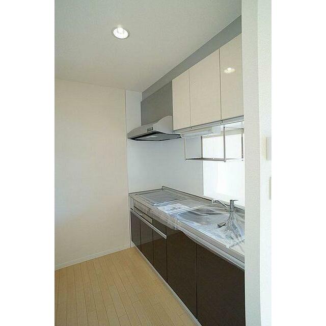 キッチンは上下部に収納がございます