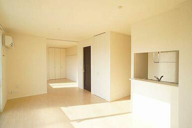 ＬＤＫは対面キッチンがございます