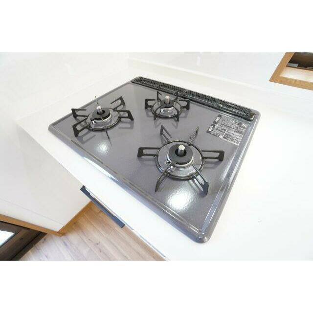 料理が捗る3口コンロ。グリル付きです！