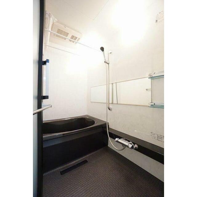 【浴室】アクセントパネルがオシャレな浴室　浴室換気乾燥暖房機設置、追い焚き機能、シャワースライド仕…