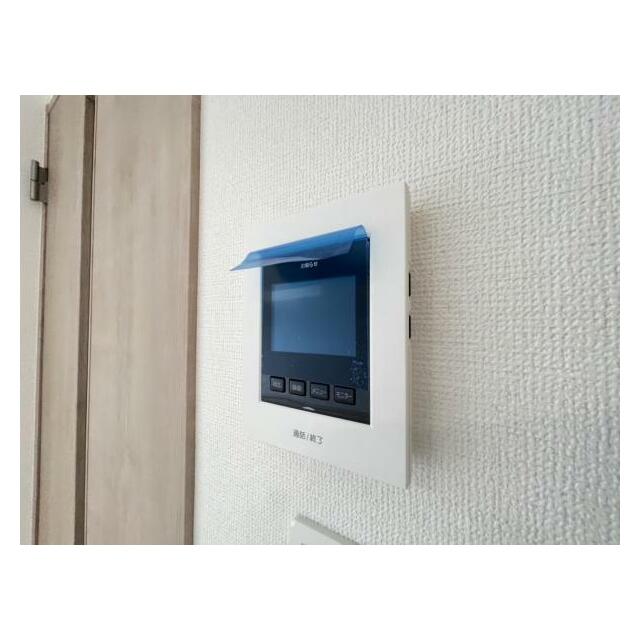 訪問者がひと目でわかるモニター付きインターホンを標準装備。お子さまのお留守番にも安心です！