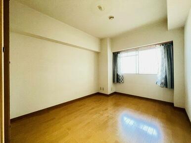 洋室(北西向き・5.8帖)