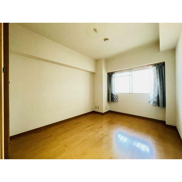 洋室(北西向き・5.8帖)