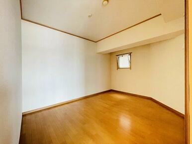 洋室(北東向き・5.8帖)