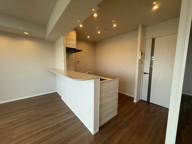 キッチン背面には収納を置ける充分なスペースがあります♪