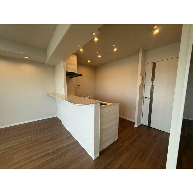 キッチン背面には収納を置ける充分なスペースがあります♪