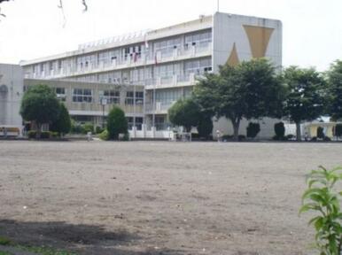 晃宝小学校　759ｍ/徒歩10分、車2分