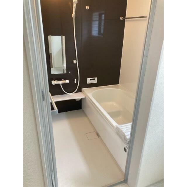 一日の終わりはバスタイムでリラックス。お湯でぽっかぽかに温まって快眠を（2号棟）