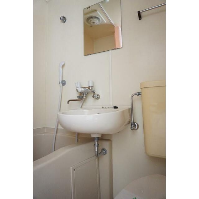 丸洗い可能！お掃除ラクラクの洗面台付き３点ユニットです☆