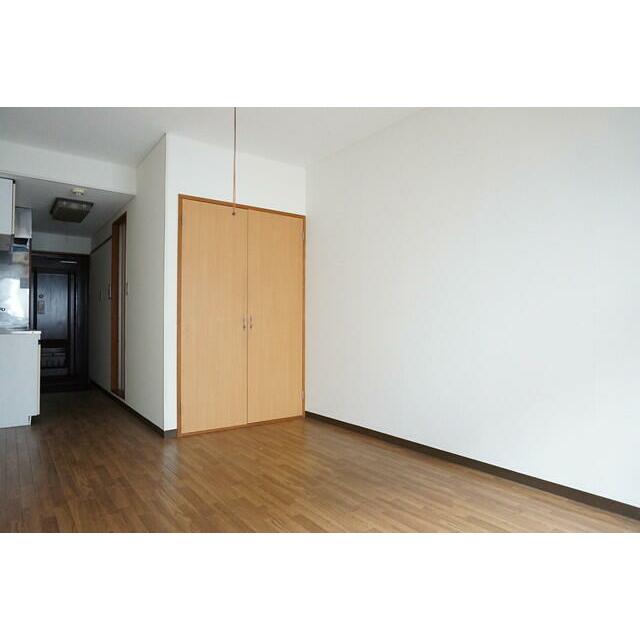 １人暮らしには最適サイズ、ベットを置いても十分なスペース！