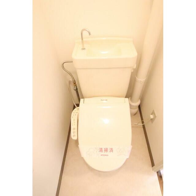 温水洗浄便座のあるトイレです♪