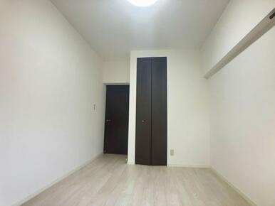 「洋室」約6.5帖の洋室別角度からの撮影です