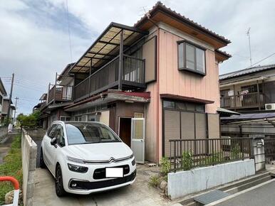 縦列で２台駐車可能です