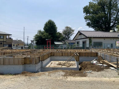 現在工事が進行中の新築物件です！これから形になっていく住まいにワクワクしますね☆