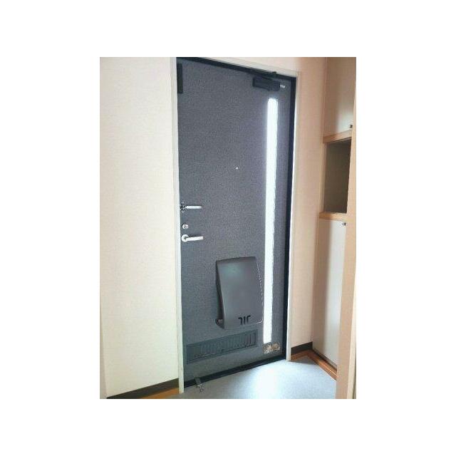 収納もある玄関です