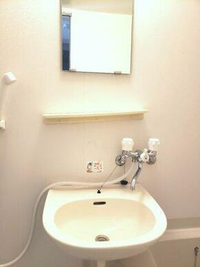 明るい洗面所です