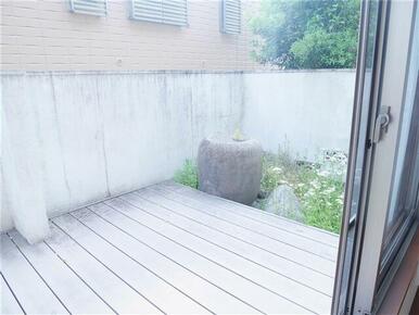 南向きウッドデッキ