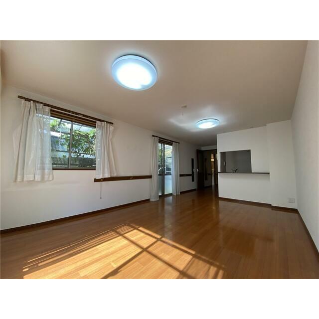 リビング（１６．０帖、角部屋、２面採光）