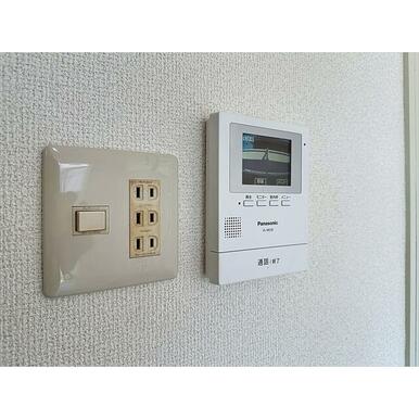 来客はモニターで確認できます