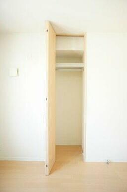 ハンガーパイプ付きの収納で大切なお洋服も綺麗に収納できます！！