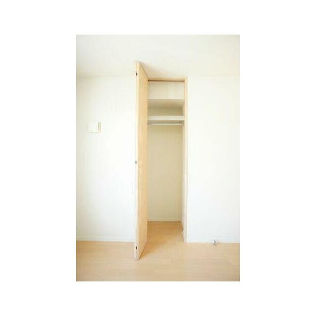 ハンガーパイプ付きの収納で大切なお洋服も綺麗に収納できます！！