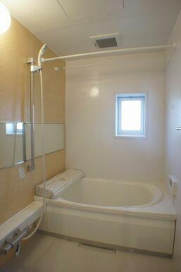 ★浴室☆　１日の終わりはゆったりとした浴槽で快適な入浴タイムをお楽しみください！！追焚機能付き♪