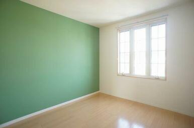 お洒落な格子窓のお部屋です♪お部屋作りにアクセントをプラスします◎