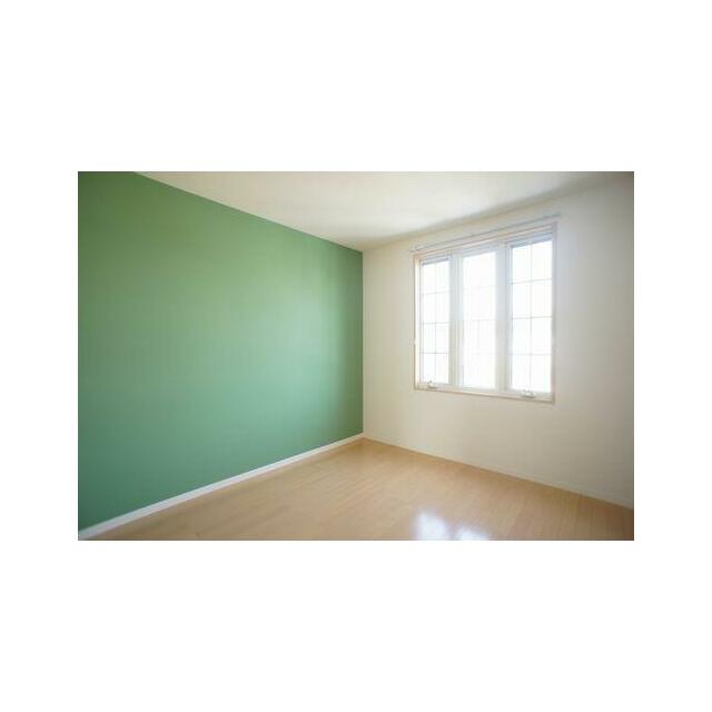 お洒落な格子窓のお部屋です♪お部屋作りにアクセントをプラスします◎