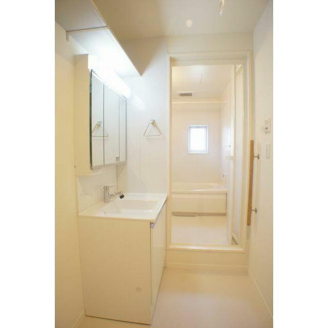 ★独立洗面台☆忙しい朝もラクラク洗髪可能です♪