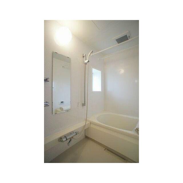 アクセントウォールを使用したお洒落な浴室でリラックスタイムをお楽しみください♪