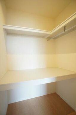 布団もゆったりと収納出来る奥行きの広いクローゼットです！