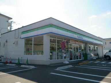 ファミリーマート高松屋島西町店