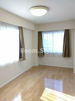 光差し込む空間は安心感を感じさせます。ゆっくりくつろぎのひととき。