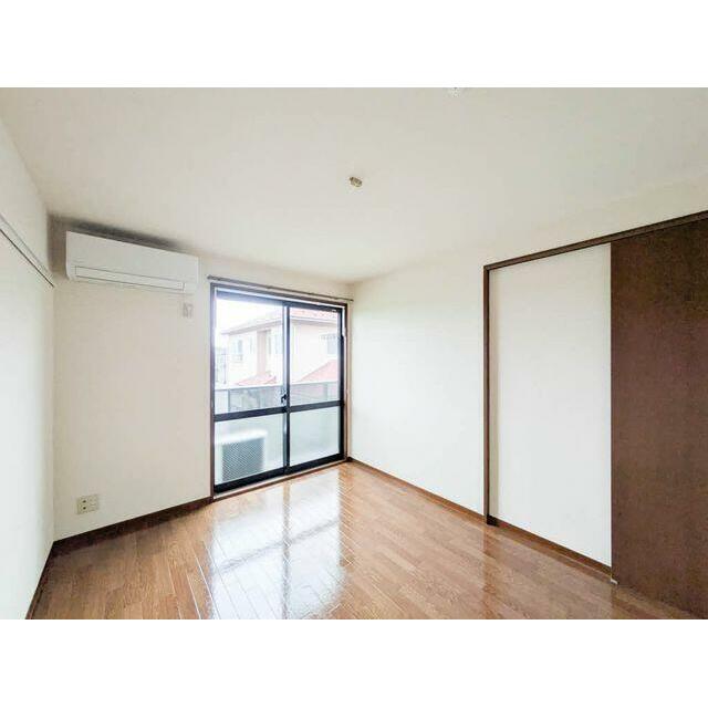 あると嬉しいエアコン付きの洋室は花粉対策や防犯上、人目を避けたい洗濯物の室内干しに便利なフレクリー…