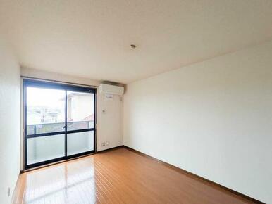 【ＬＤＫ】素朴な味わいでリラックスムードを引き出すしつらえ。爽やかさのなかに、凛とした風情も印象的…