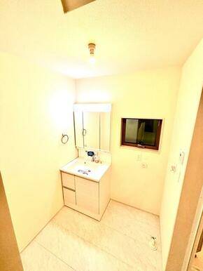 洗面台で帰宅後のリセットタイム（2号棟）