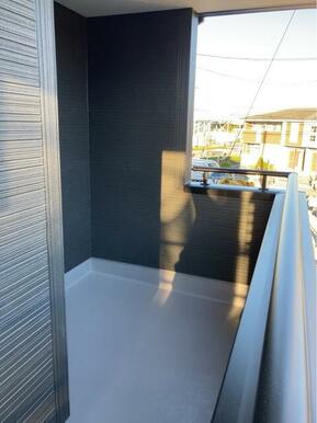 移ろいゆく季節の風をこのバルコニーで感じて（1号棟）