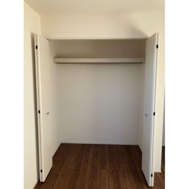 普段着もお気に入りの1着もここに収納！（1号棟）