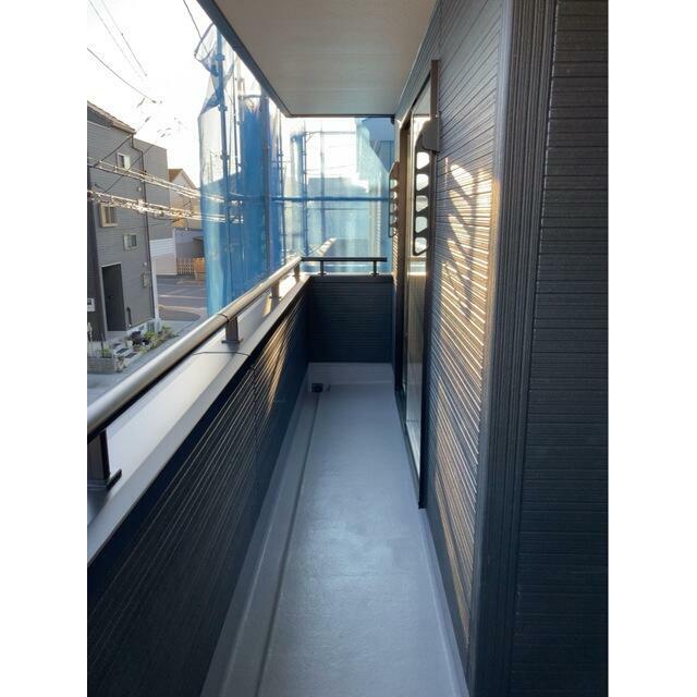 新鮮な空気だけでなく気持ちにゆとりを与えてくれるバルコニー（1号棟）