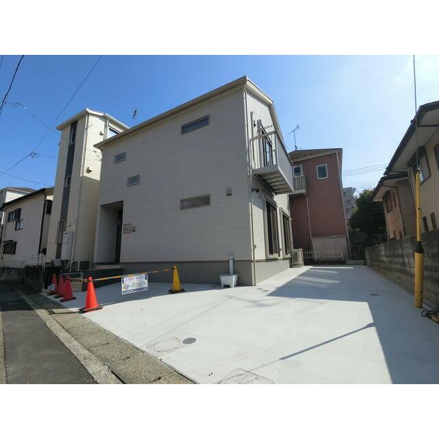 駐車スペースも広く車種により複数台駐車OKです！